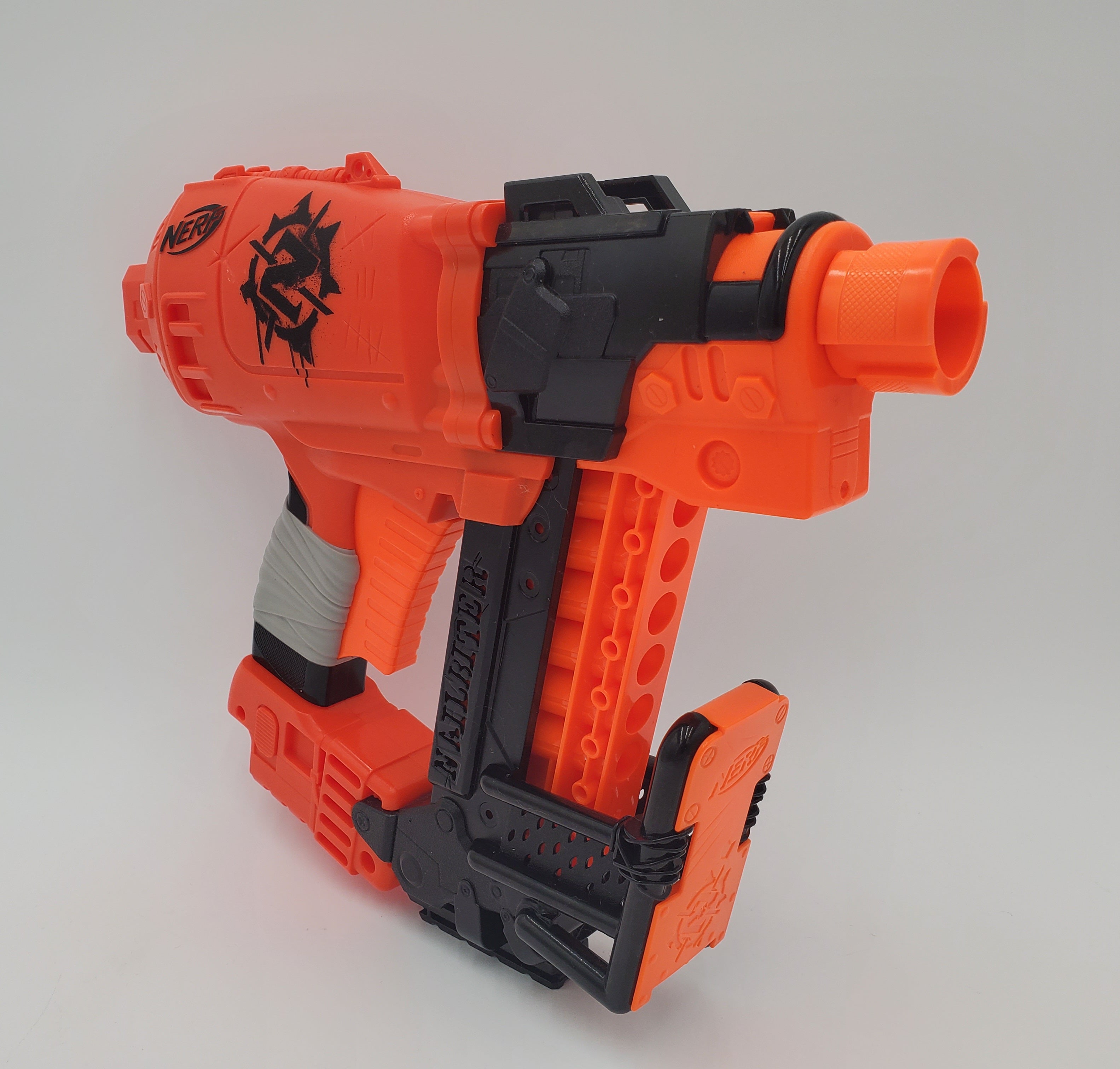 Nerf Zombie Strike Nailbiter – Blaster Guy