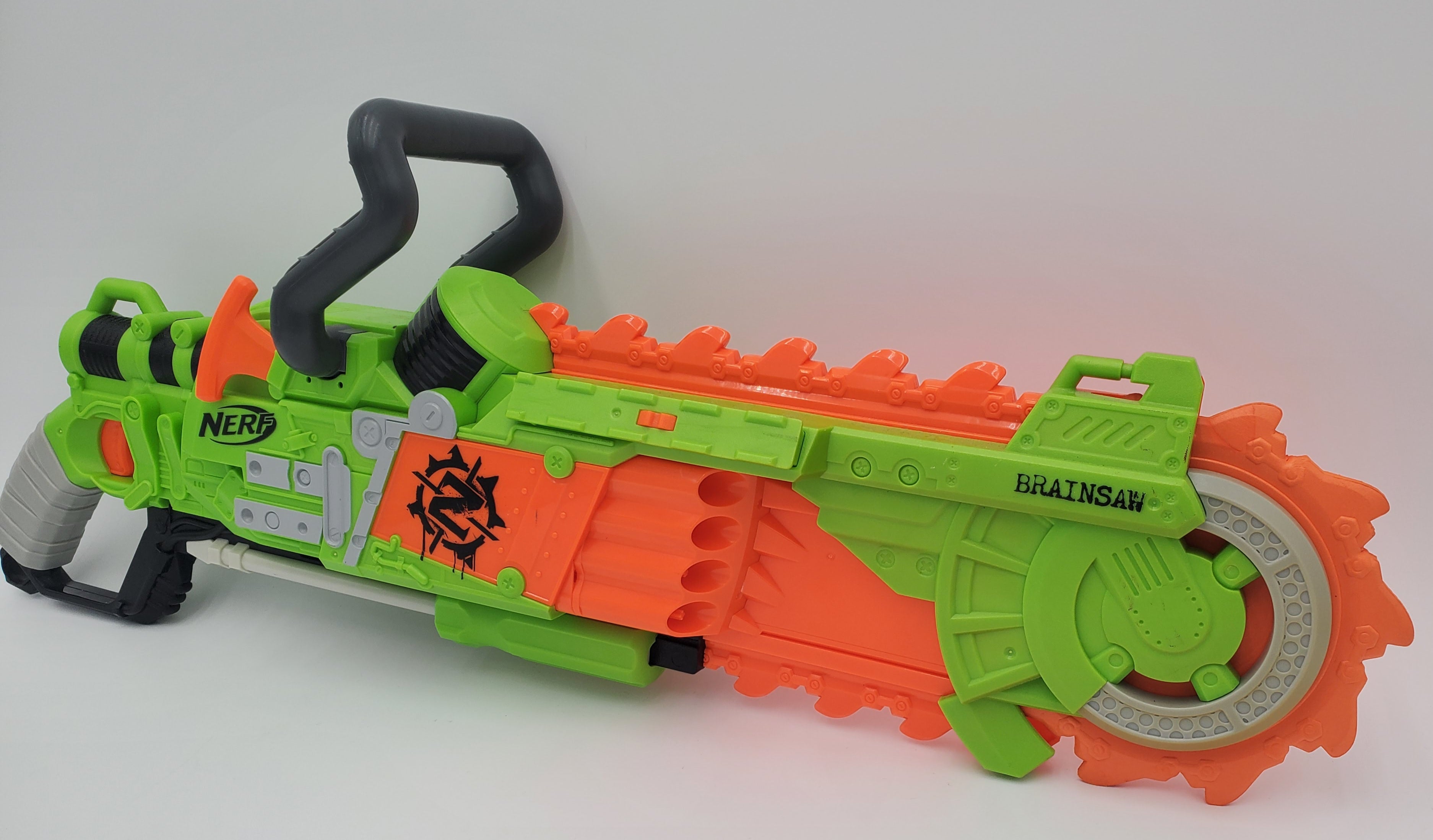 Nerf Zombie Strike Brainsaw – Blaster Guy