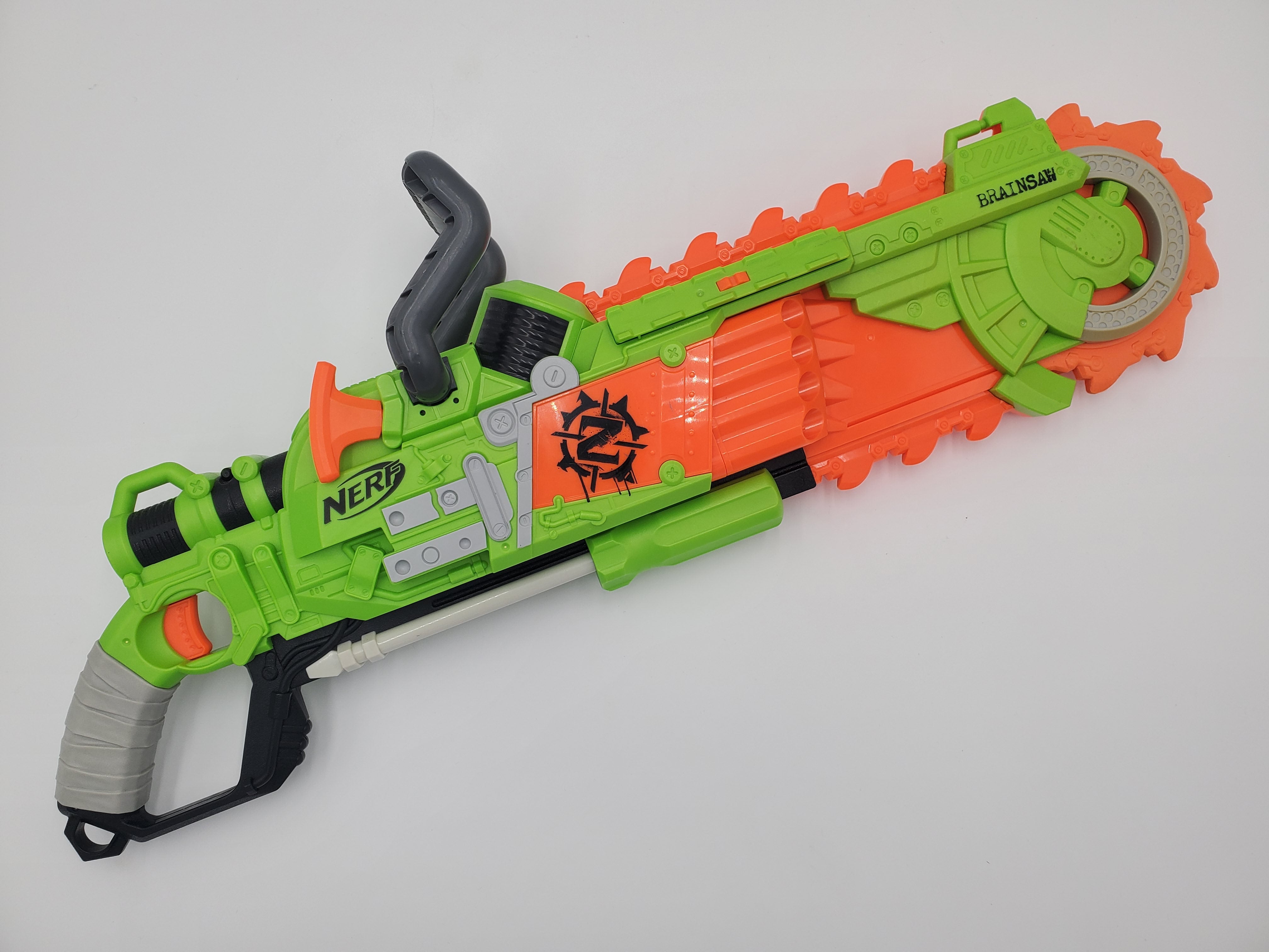 Nerf Zombie Strike Brainsaw – Blaster Guy