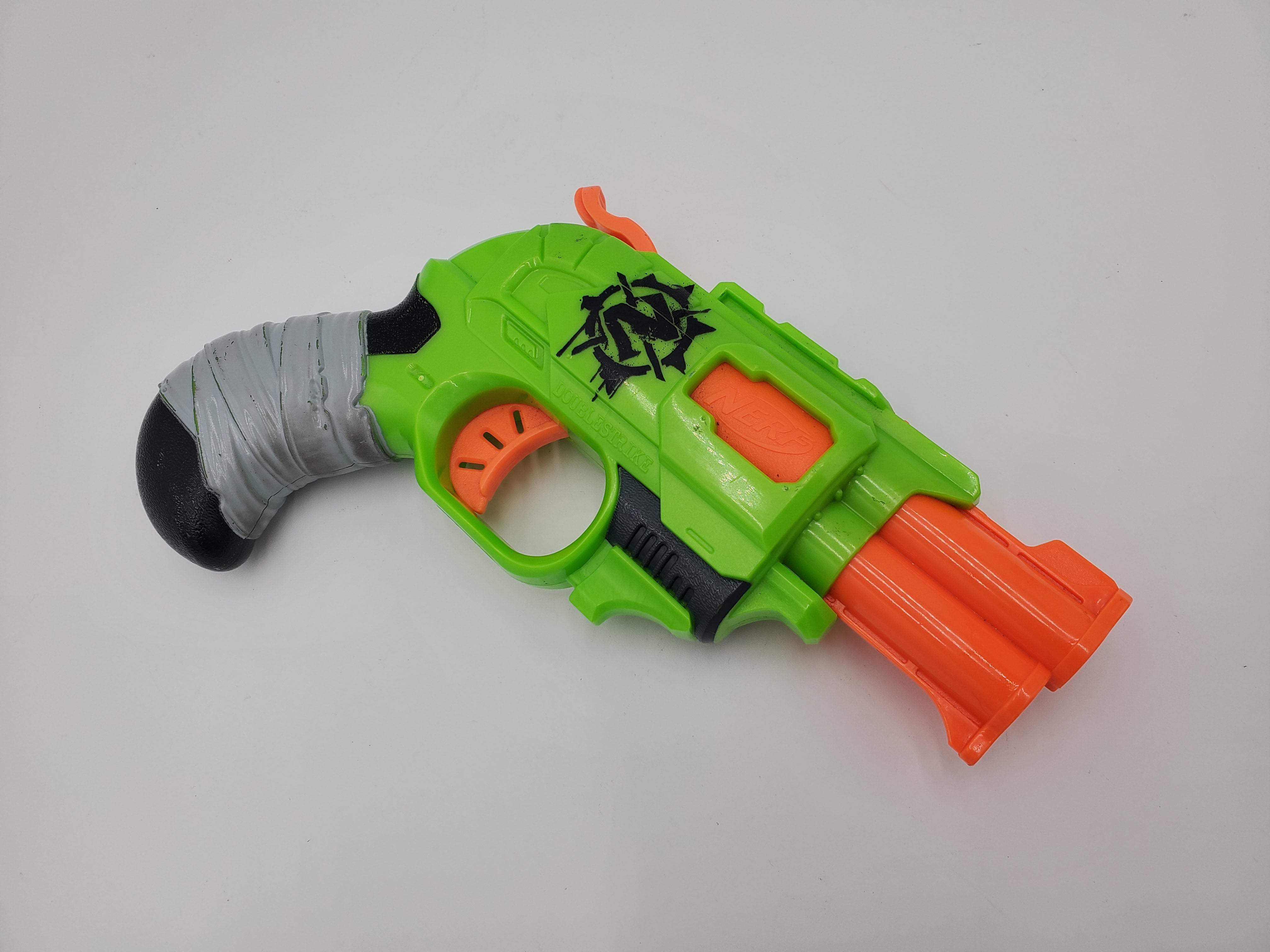 Nerf Zombie Strike DoubleStrike – Blaster Guy