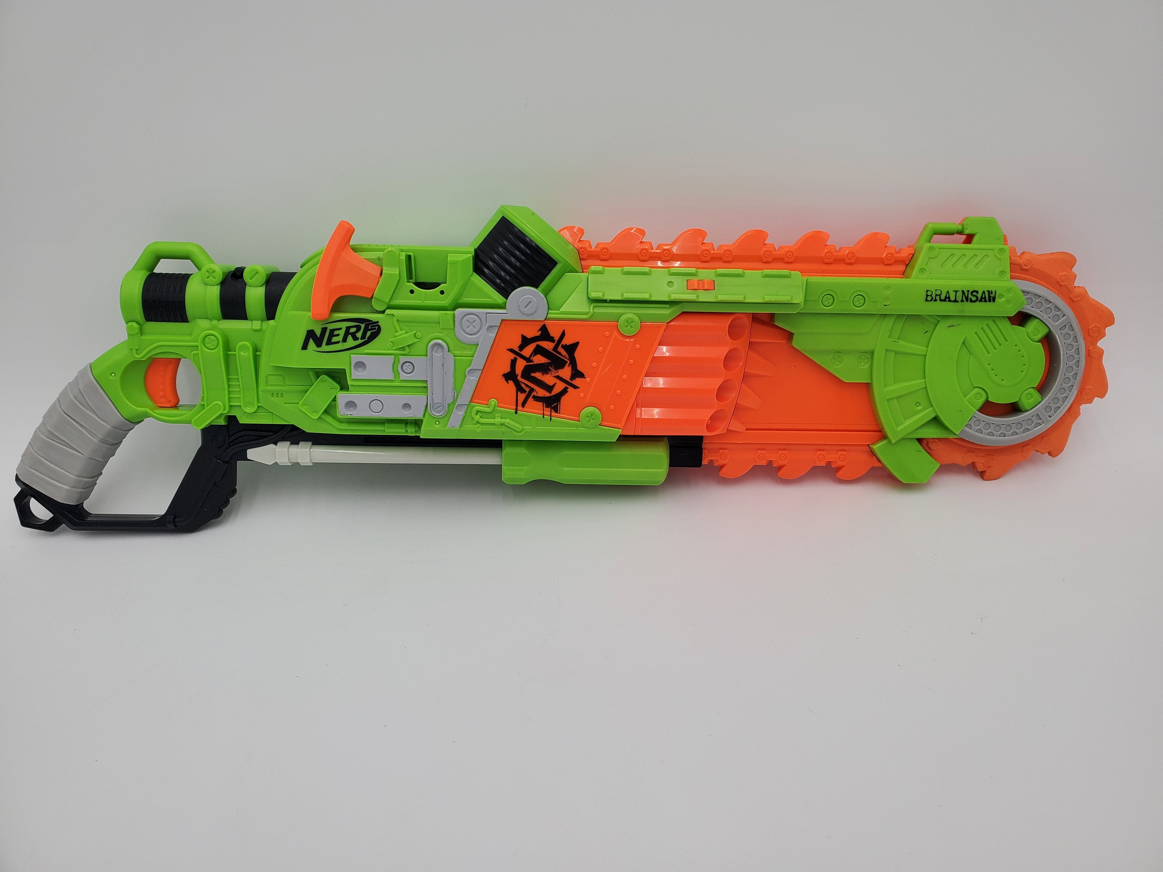 Nerf Zombie Strike Brainsaw – Blaster Guy